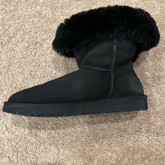 UGG Australia Bailey Button Short Boots Black Suede Sheepskin. Women’s size 8 - Picture 8 of 11
